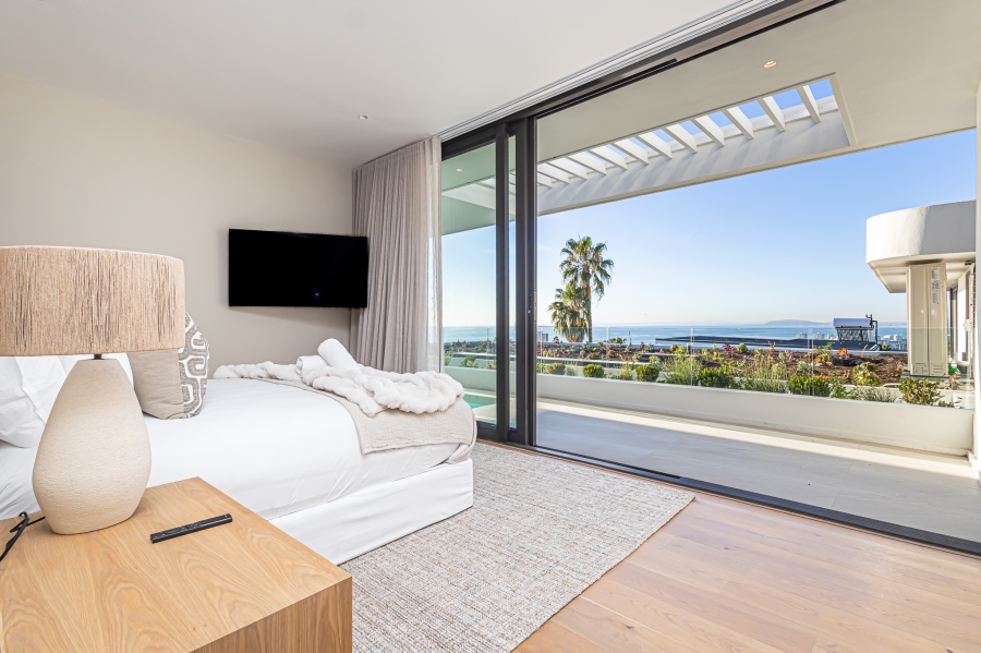 To Let 4 Bedroom Property for Rent in Fresnaye Western Cape